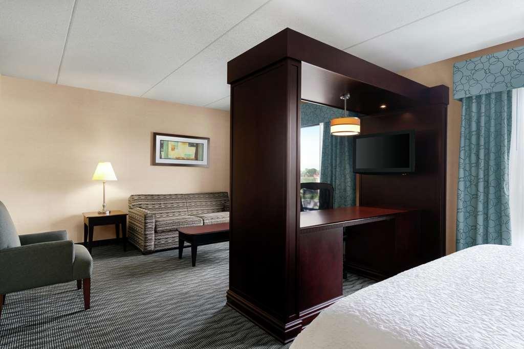 Hampton & By Hilton Syracuse Dewitt Hotel