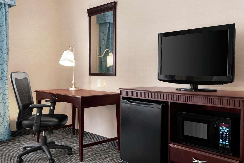 Hampton & By Hilton Syracuse Dewitt Hotel