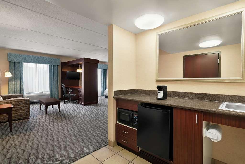 Hampton & By Hilton Syracuse Dewitt Hotel