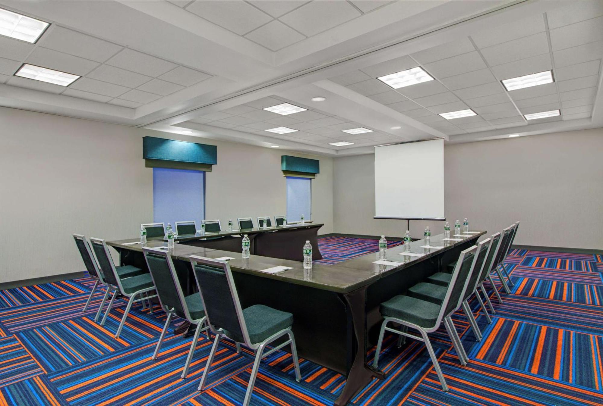 Hampton & By Hilton Syracuse Dewitt 3*