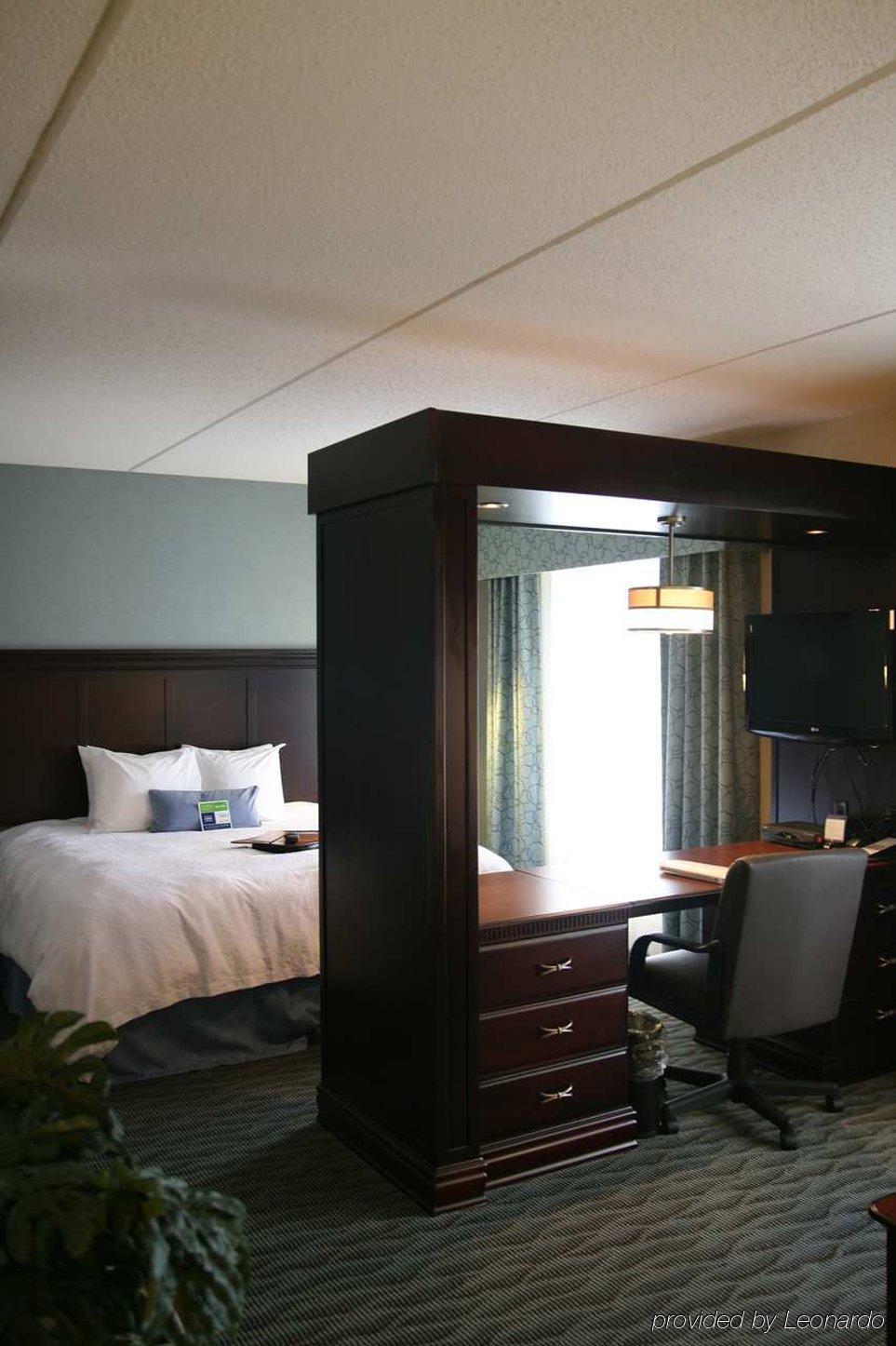 Hampton & By Hilton Syracuse Dewitt Hotel 3*