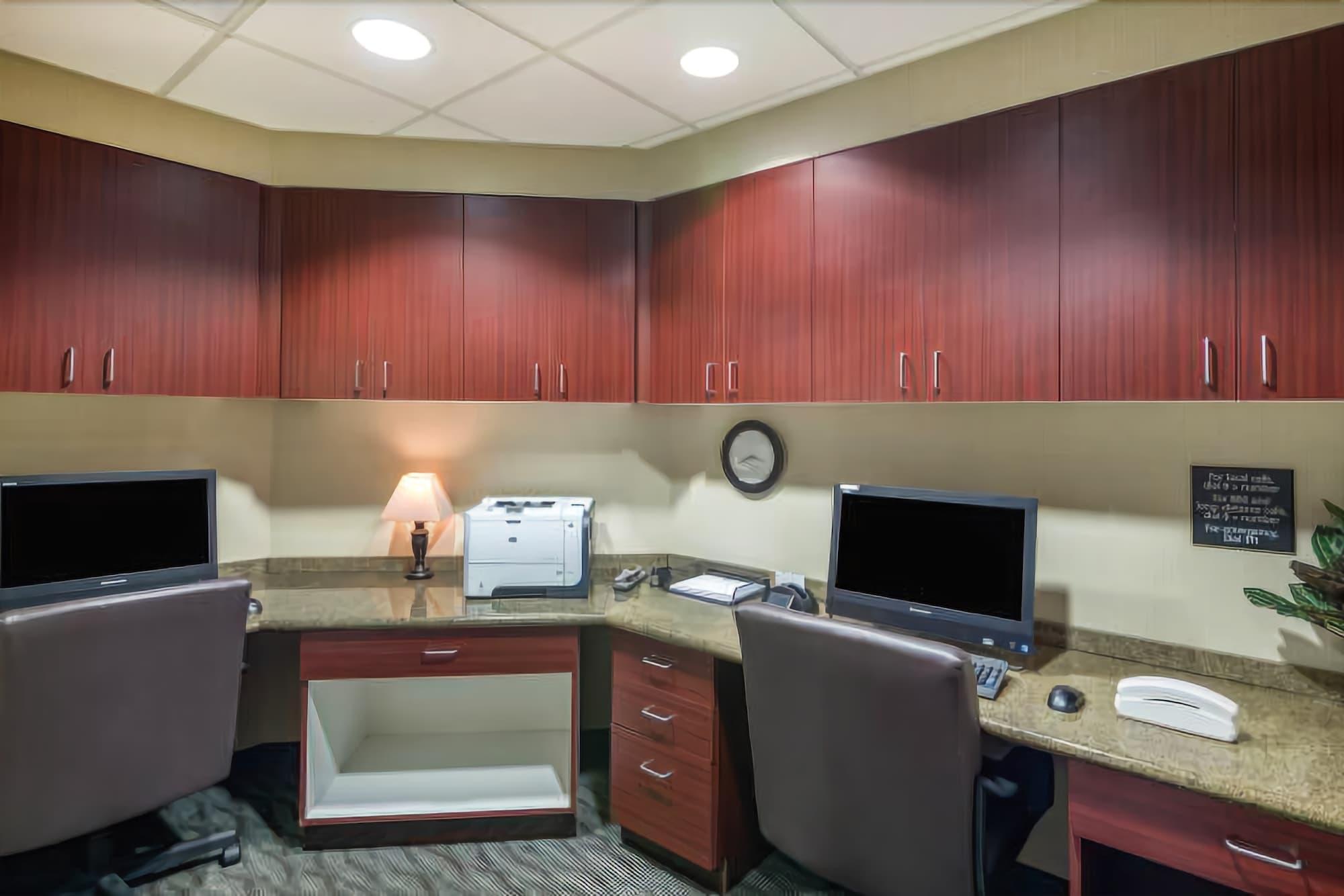 Hampton & By Hilton Syracuse Dewitt Hotel