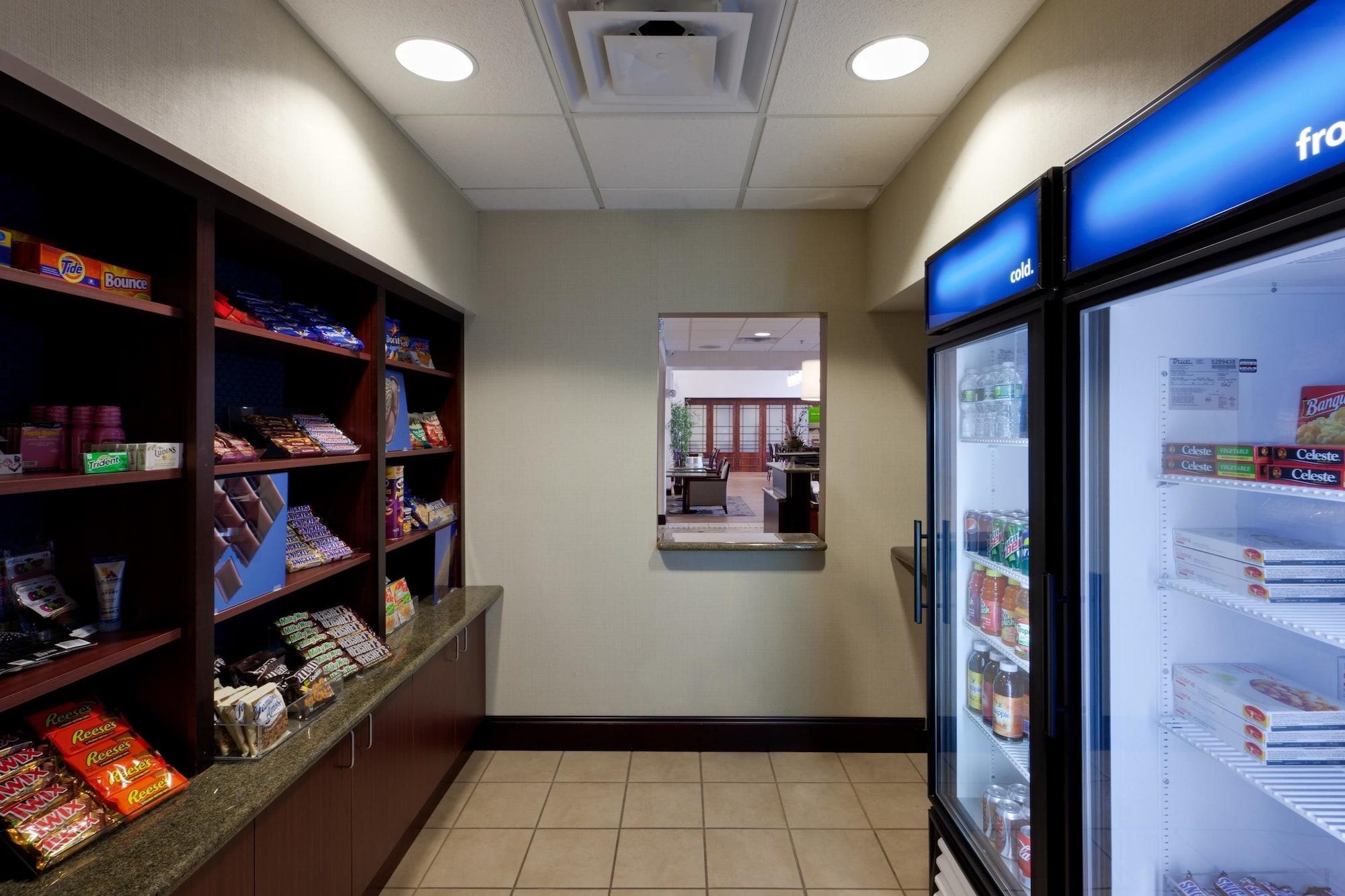 Hampton & By Hilton Syracuse Dewitt Hotel 3*